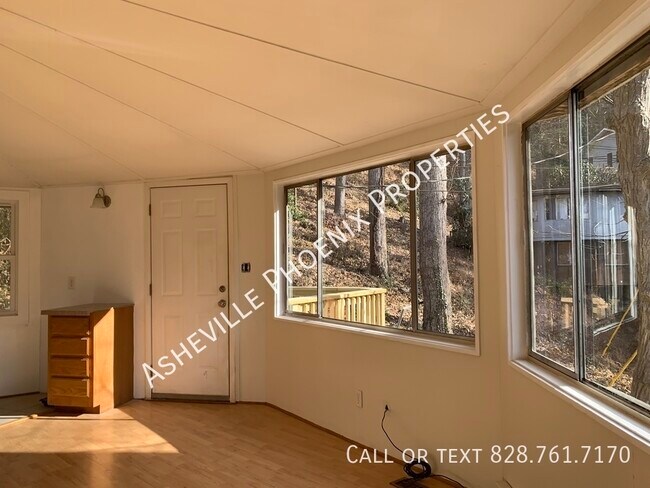 Building Photo - 25 Howland Rd