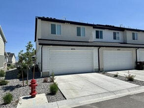 Building Photo - 8715 W Addie Dr