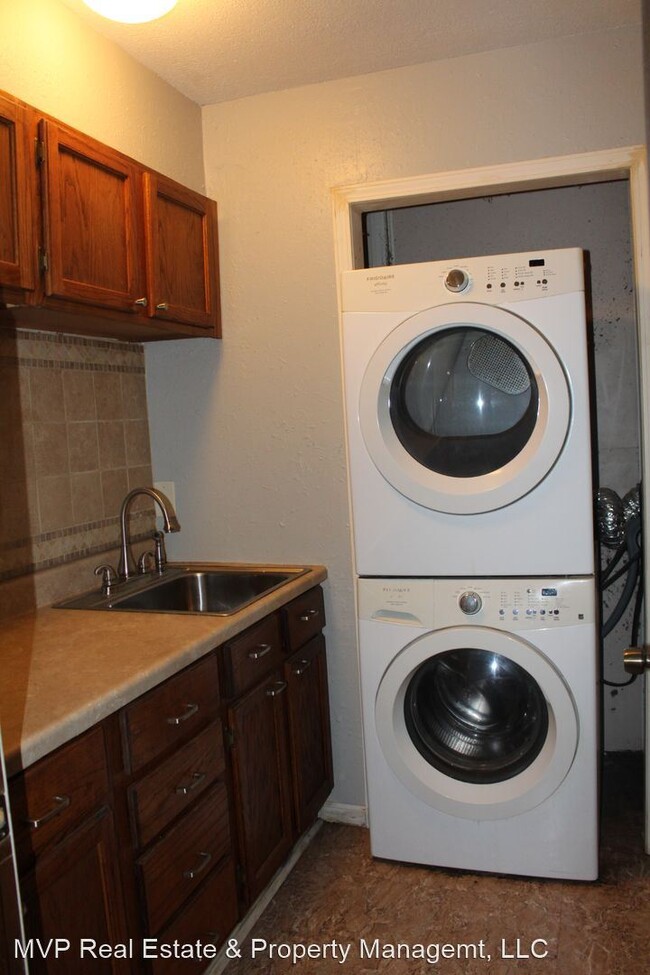 Foto del edificio - 2 br, 1 bath House - 4033 Locust Dr