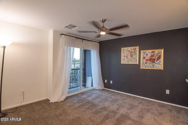 Foto del edificio - 2362 E Huntington Dr