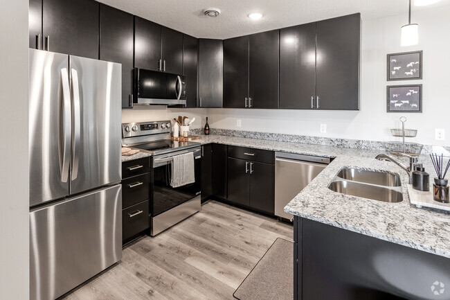 2BR, 1BA - 897SF - Kitchen - The Commons on Whiskey Road