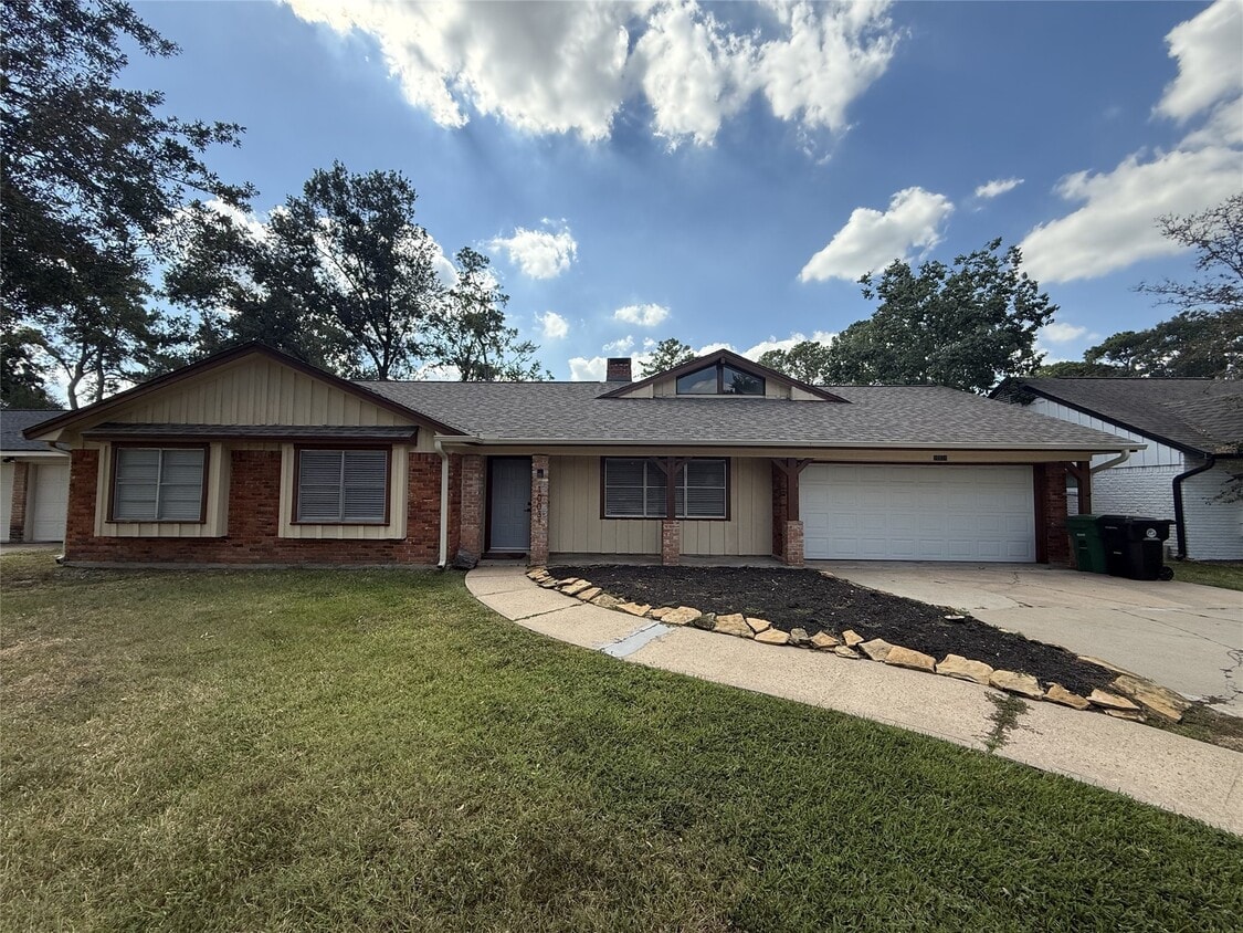 Foto principal - 10031 Haddington Dr