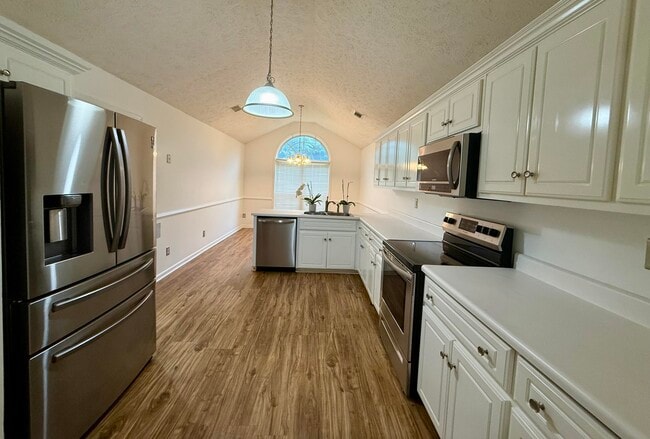 Building Photo - 812 Coronet Dr