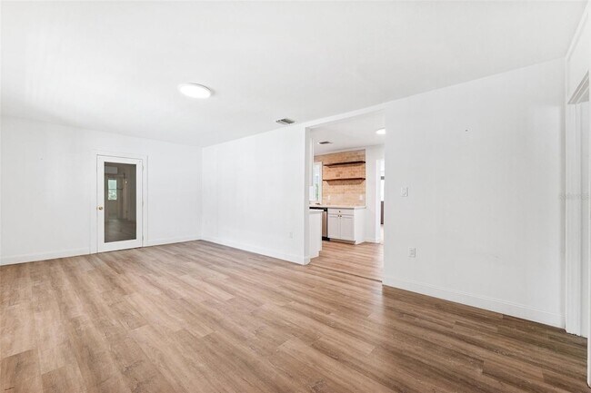 Building Photo - 1205 E Hamilton Ave