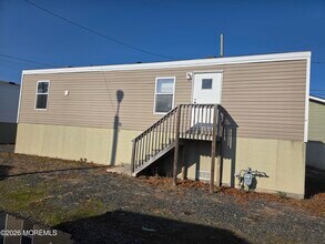 Building Photo - 469 S Green St