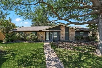 Building Photo - 2131 Bamboo St