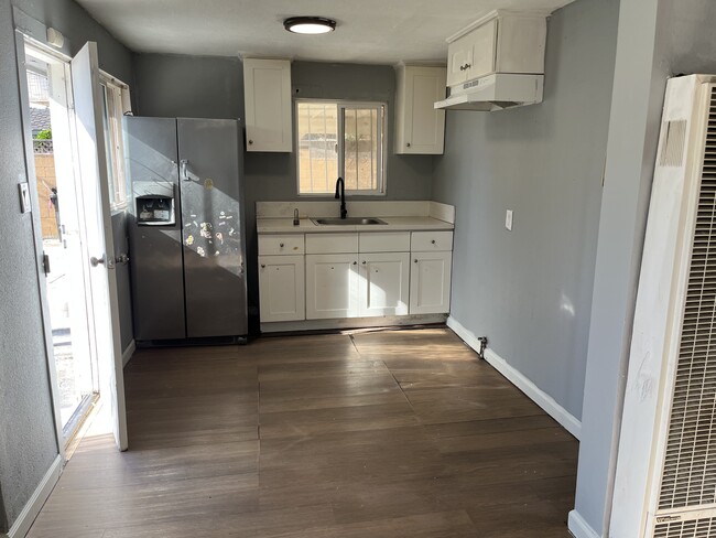 Foto del edificio - 5931 Denver Ave