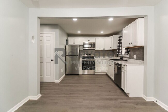 Building Photo - 129 S Old Church St