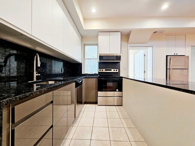 Foto del edificio - 1803 Beacon St