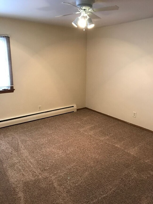 Foto del edificio - Forestview 1 Bedroom Upper Floor