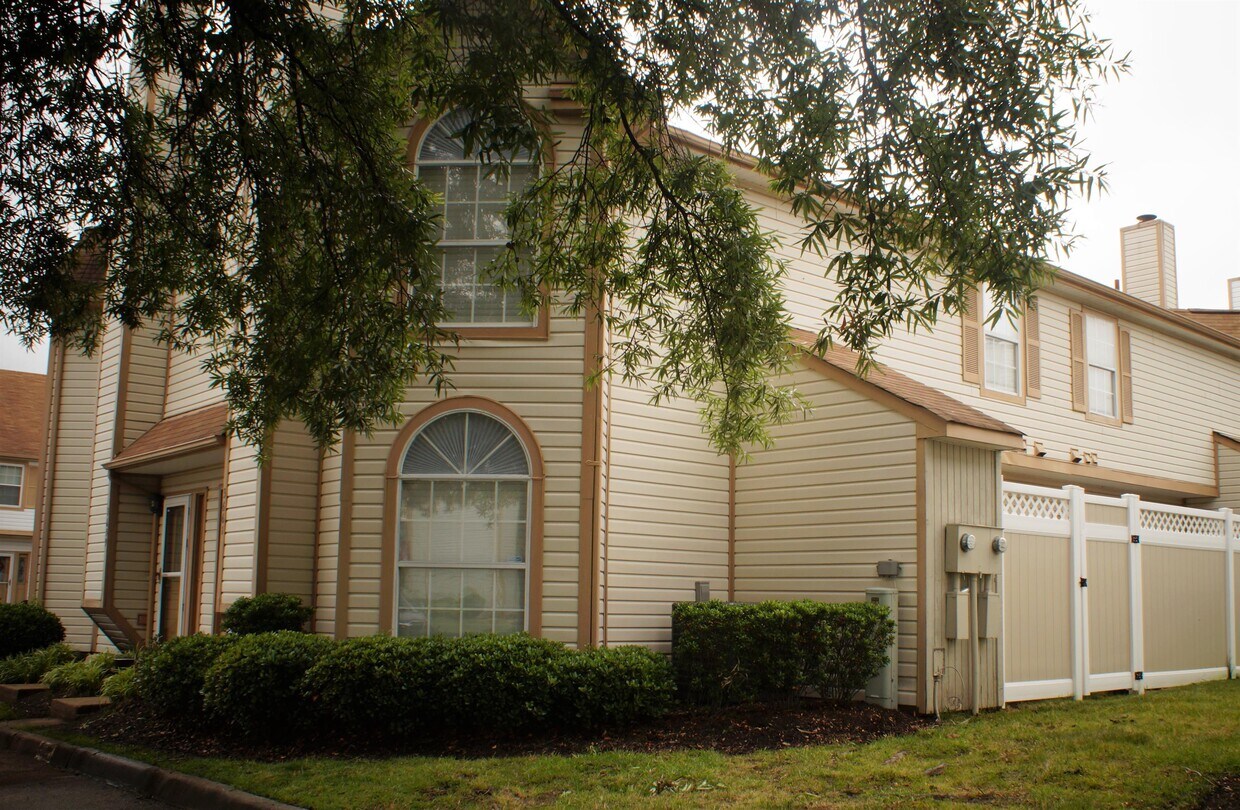 3661 Essex Pond Quay, Virginia Beach, VA 23462 Townhome Rentals in