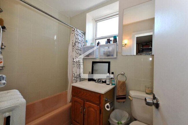 Foto del edificio - Avl 5/1 No Fee! Sunny top floor 2BR in Allston!