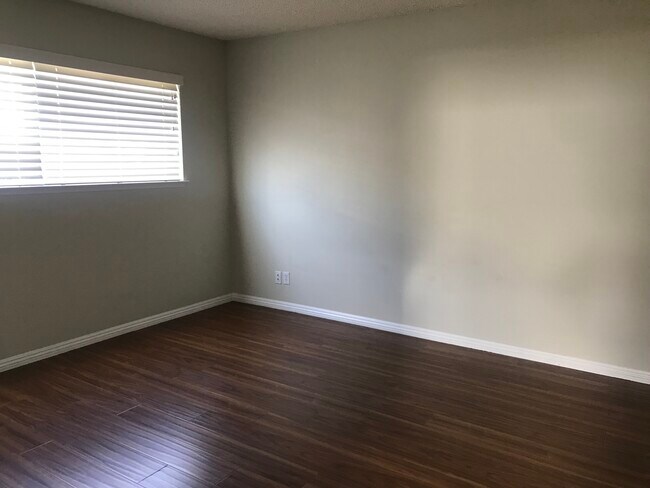 Building Photo - 1027 Cotter Ave