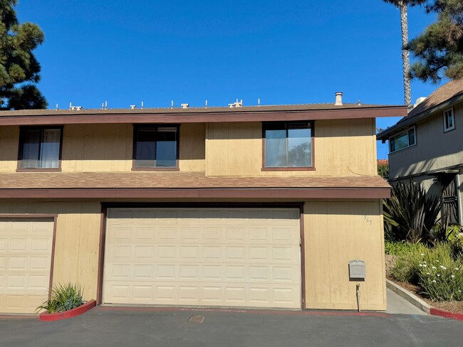 Building Photo - Great 3B/2BA Townhome in Vista!