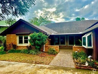 Building Photo - 508 Kerria Ave
