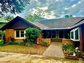 Building Photo - 508 Kerria Ave
