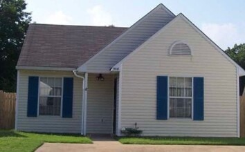 Building Photo - 508 Village Cove