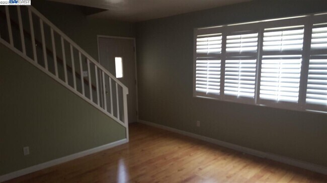 Building Photo - 4265 Pleasanton Ave