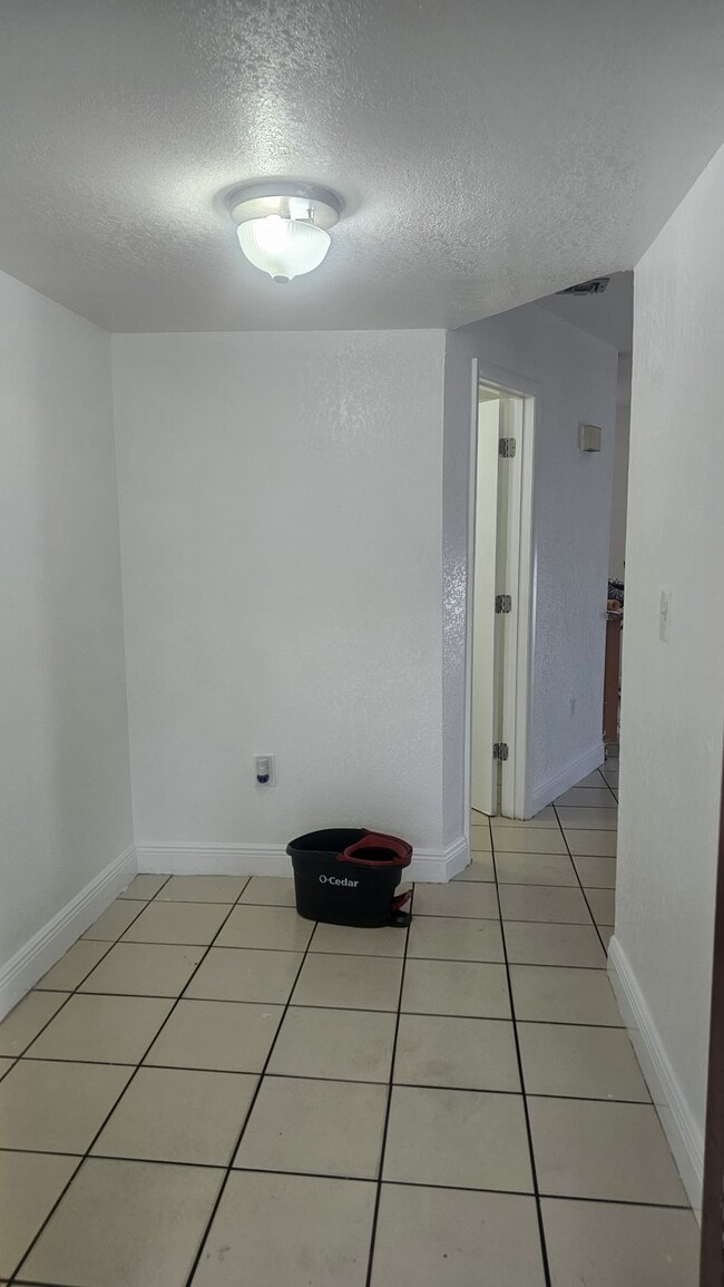 Foto del edificio - 1389-1389B NW 31st Ave