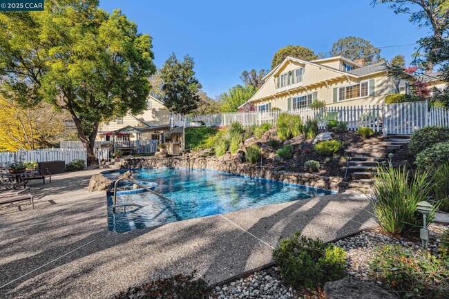 Foto del edificio - 521 El Pintado Rd