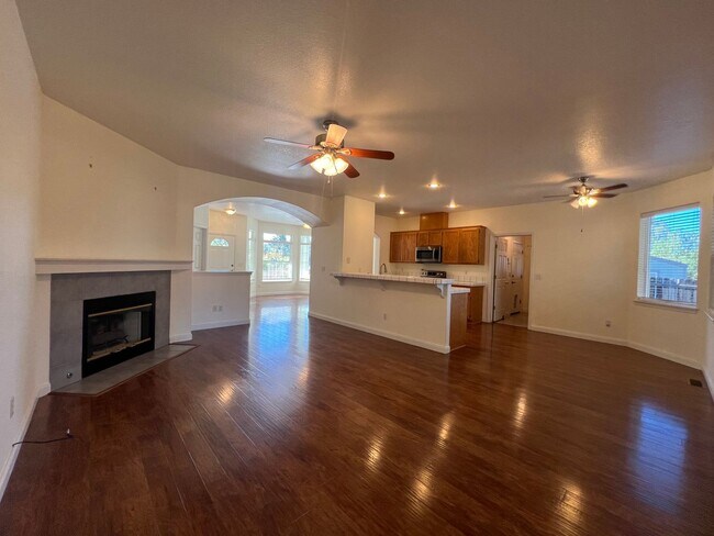 Foto del edificio - 3/2/2 Gorgeous Home In Gardnerville - Ruhe...