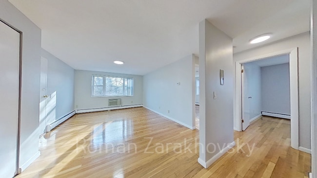 Building Photo - 112 Babcock St