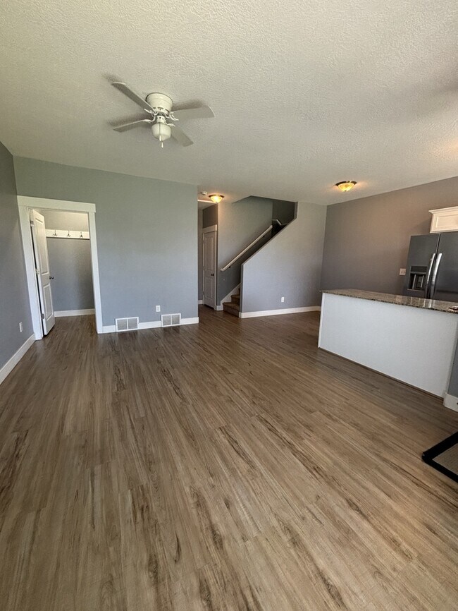 Foto del edificio - 2 bedroom/ 1.5 bathroom Townhouse in Eagle Mountain