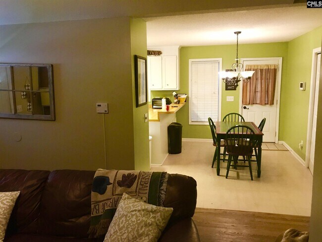Foto del edificio - 452 Deerwood St