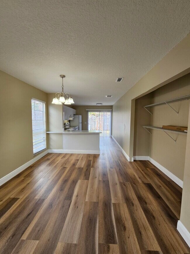 Foto del edificio - 4787 Orleans Ct