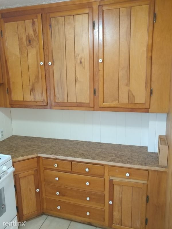 Building Photo - 3 br, 1 bath Townhome - 121 Lonsdale Main St