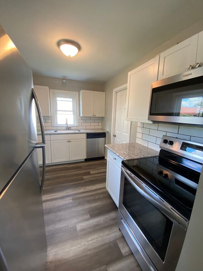 Foto del edificio - $250 off Move-in Special!!! Renovated 2 Be...