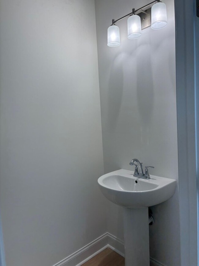 Building Photo - Knoxville 37920 - 3 bedroom 2.5 bath - cal...