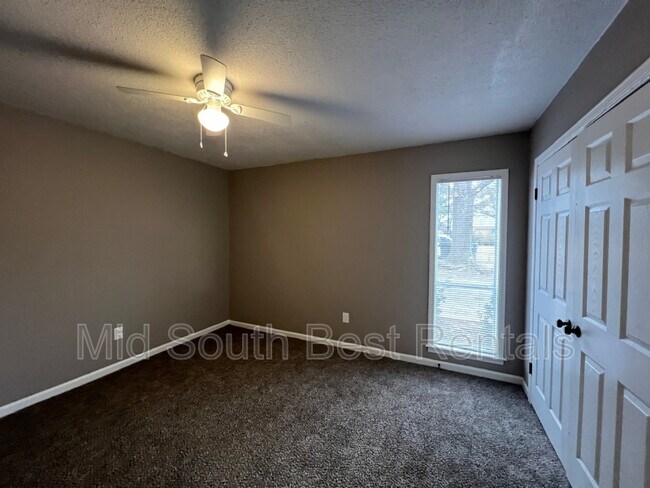 Foto del edificio - 5237 Sunray Dr