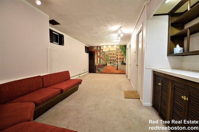 Building Photo - 252 Tappan St