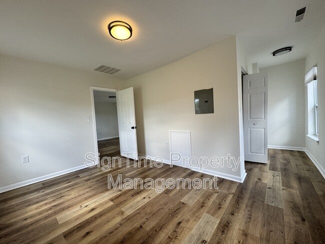 Foto del edificio - 136 E South St