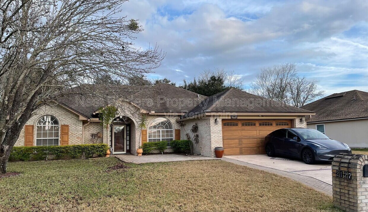 Foto principal - 2127 Forest Gate Dr W