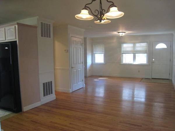 Rye Townhouse- 3 Bedroom 2.5 Baths $5985 Near Train & Town - Rye Townhouse- 3 Bedroom  2.5 Baths $5985 Near Train & Town