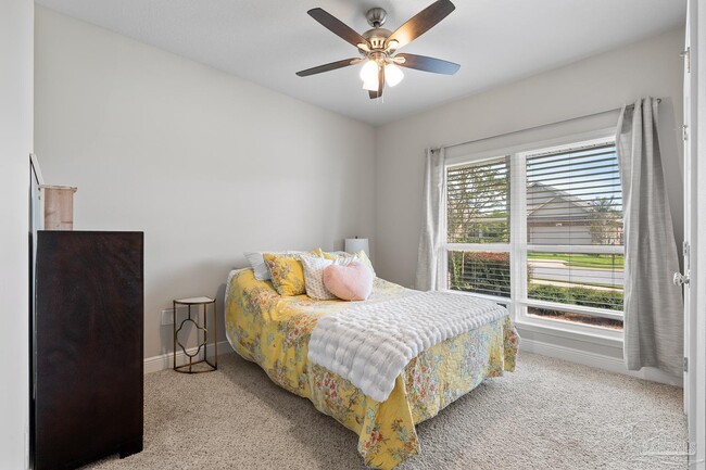 Foto del edificio - 7695 Burnside Lp