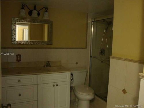 Building Photo - 7221 Miami Lakes Dr