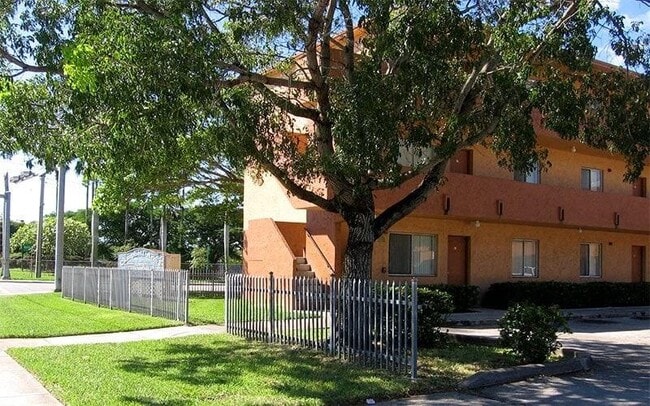 Foto del edificio - 800 NE 12th Ave