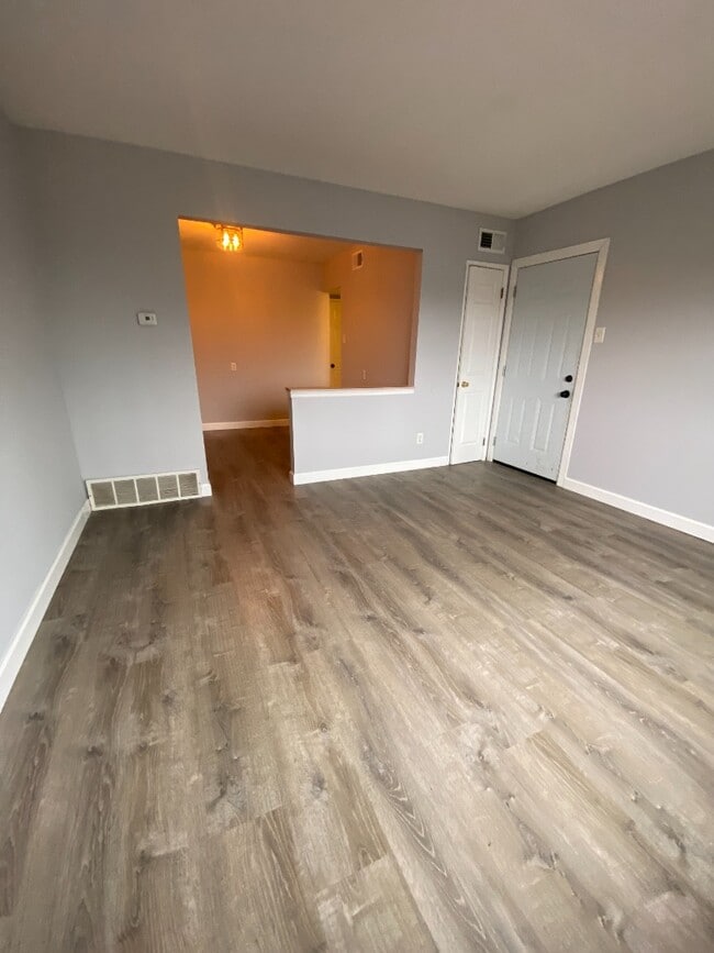 Building Photo - 814-D Schirmer