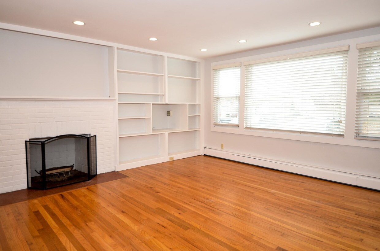 Primary Photo - 2 Olmstead Pl