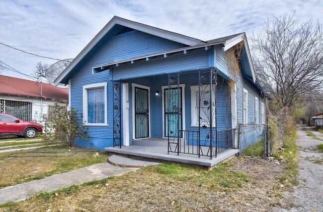 Building Photo - 1314 N Sabinas St