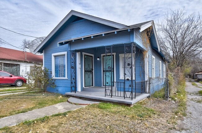 Photo - 1314 N Sabinas St House