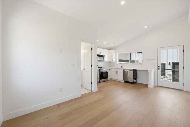 Foto del edificio - 2452 S Marion St