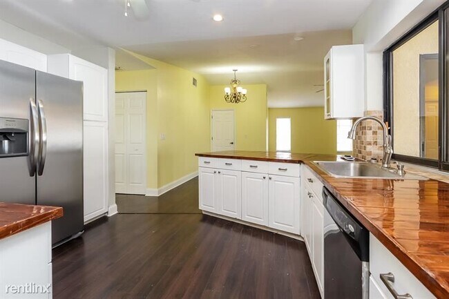 Building Photo - 3 br, 2 bath House - 227 SW 33rd St UNIT