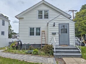 Building Photo - 497 Wayne St