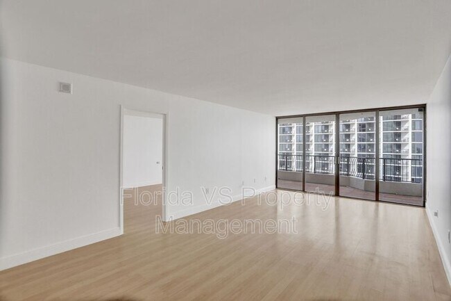 Building Photo - 555 NE 15th St