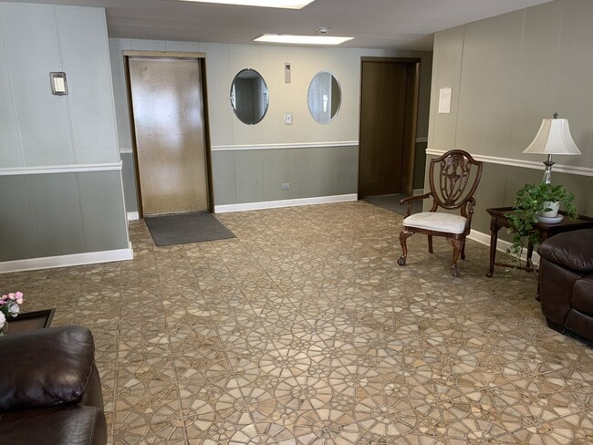 Buliding Lobby - 110 S Dunton Ave