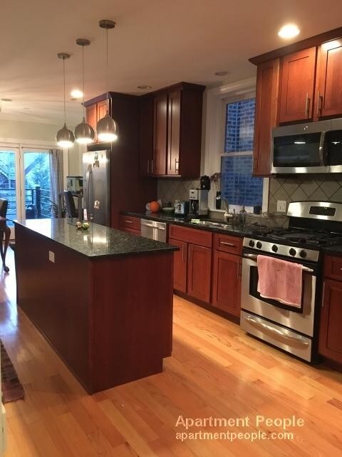 Primary Photo - 3 BED 3 BATH DUPLEX DOG FRIENDLY LOGAN SQUARE